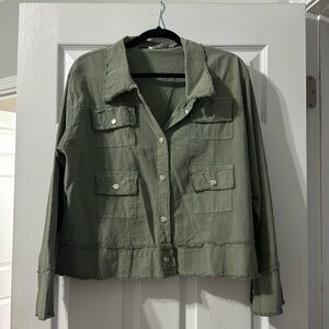 Light weight button down jacket with freed edges
